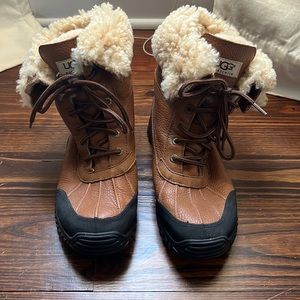 Ugg Adirondack waterproof boot size 8.5 like new!